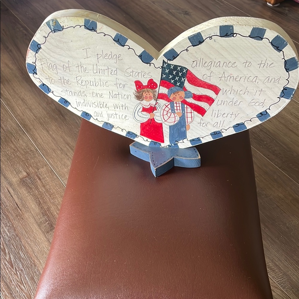Heart-Shaped wooden Patriotic Plaque Pledge of Allegiance